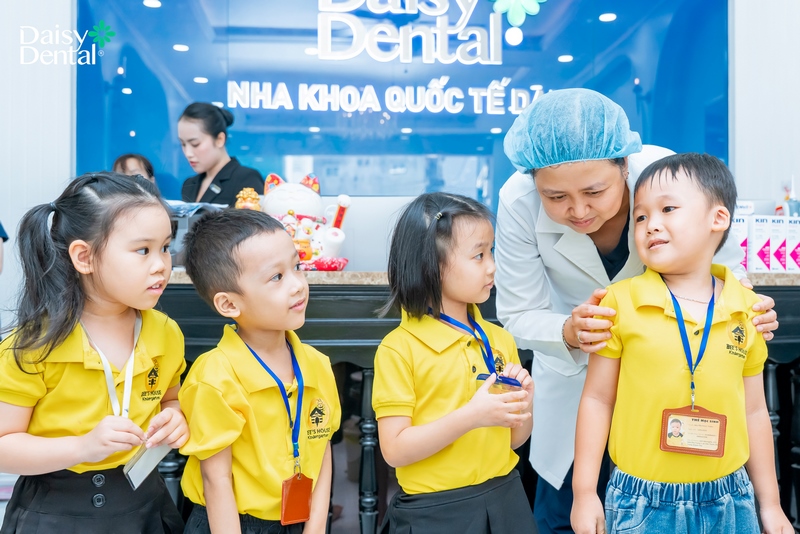 DAISY DENTAL và Bee’s House Kindergarten kết nối hành trình chăm sóc sức khỏe răng miệng cho “mầm non tương lai”