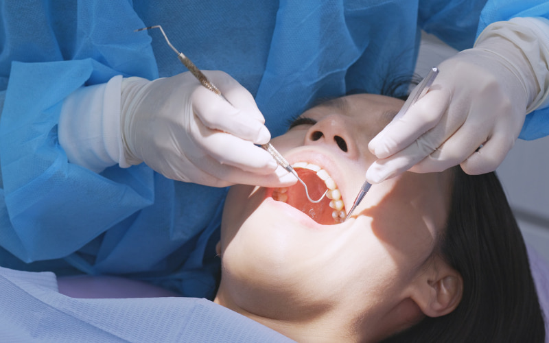 Trung tâm nha khoa có đầy đủ trang thiết bị và đội ngũ bác sĩ chuyên môn để xác định chính xác nguyên nhân gây nhức răng trám lâu ngày và đưa ra phương pháp điều trị phù hợp