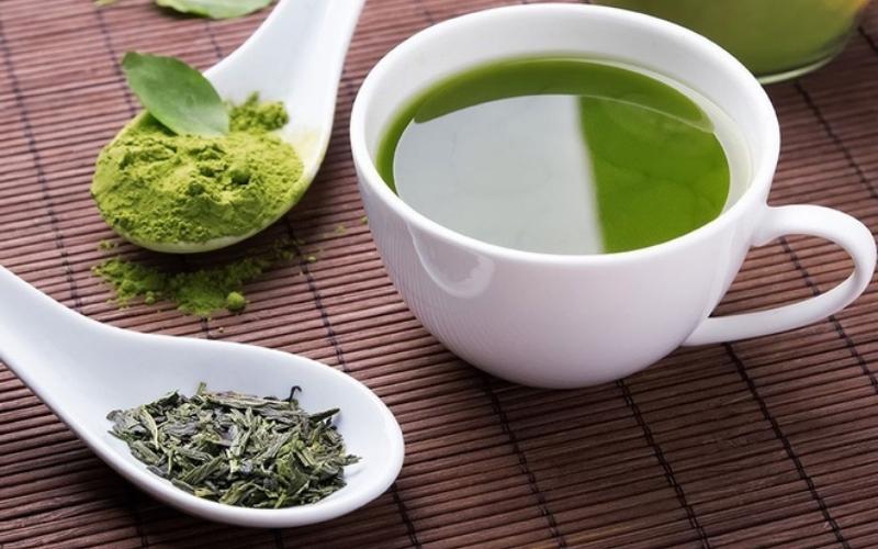 Sử dụng trà xanh trị tụt lợi tại nhà