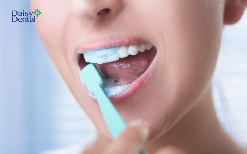 Răng hàm dưới có thể bị gãy rụng nếu chải răng không kỹ lưỡng