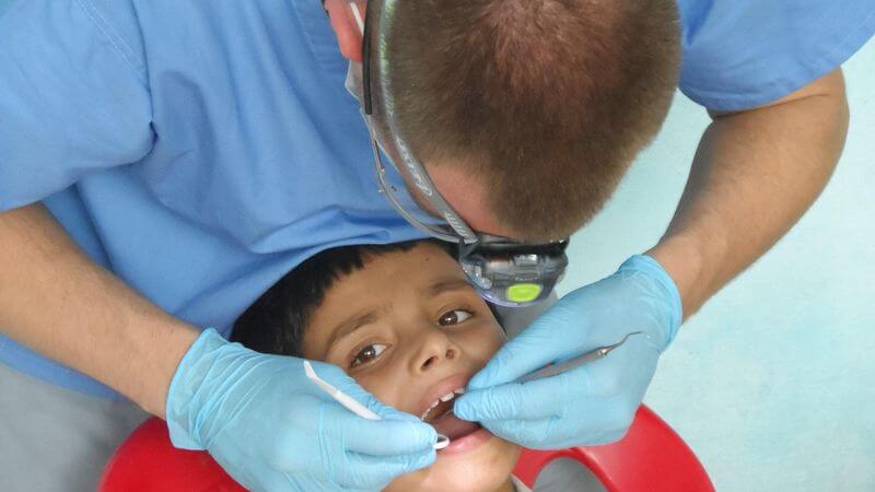 Chuẩn đoán không chính xác có thể làm yếu răng trong quá trình niềng