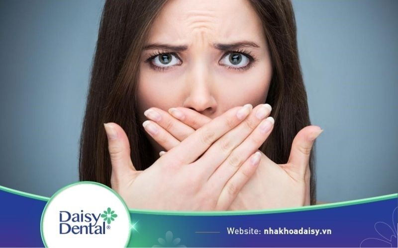 Bọc răng sứ có bị hôi miệng không