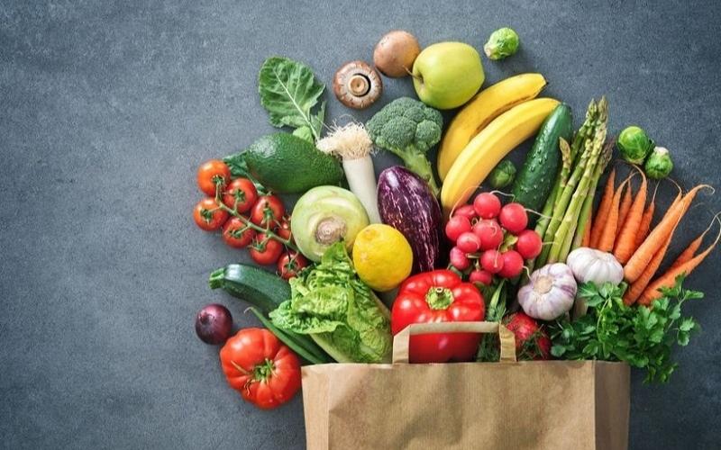 Bạn nên bổ sung nhiều rau củ quả vào chế độ ăn uống mỗi ngày