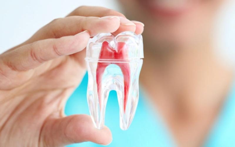Tùy vào tình trạng răng mà bác sĩ sẽ chỉ định có lấy tủy trước khi bọc sứ không