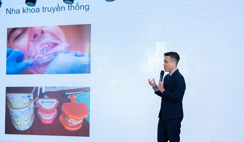 Ông Lê Thế Toàn - Đại diện Invisalign Việt Nam giới thiệu về công nghệ quét dấu răng ITero Element 5D.