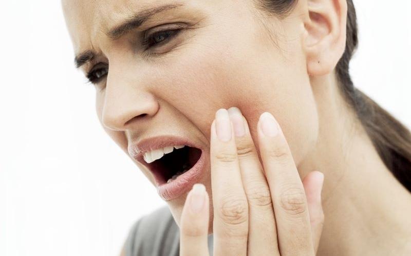 Người lớn cũng có nguy cơ bị sâu răng cao nếu không chăm sóc răng miệng đúng cách