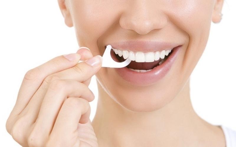Dùng chỉ nha khoa để gia tăng tuổi thọ răng DDBIO