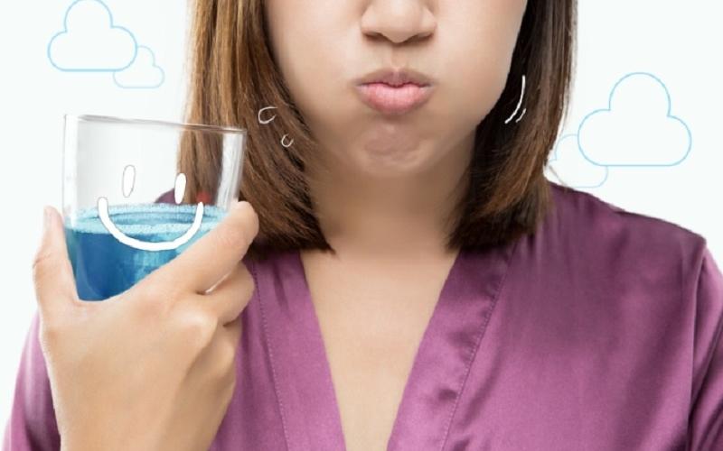 Sử dụng nước súc miệng đúng cách sẽ giúp phát huy hiệu quả điều trị