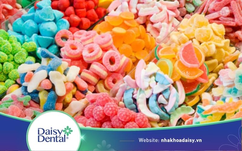 Bánh kẹo là nguyên nhân khiến trẻ bị sâu răng
