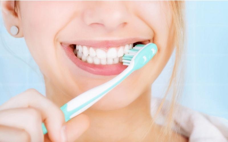 Vệ sinh răng miệng kỹ càng sau khi chữa tủy
