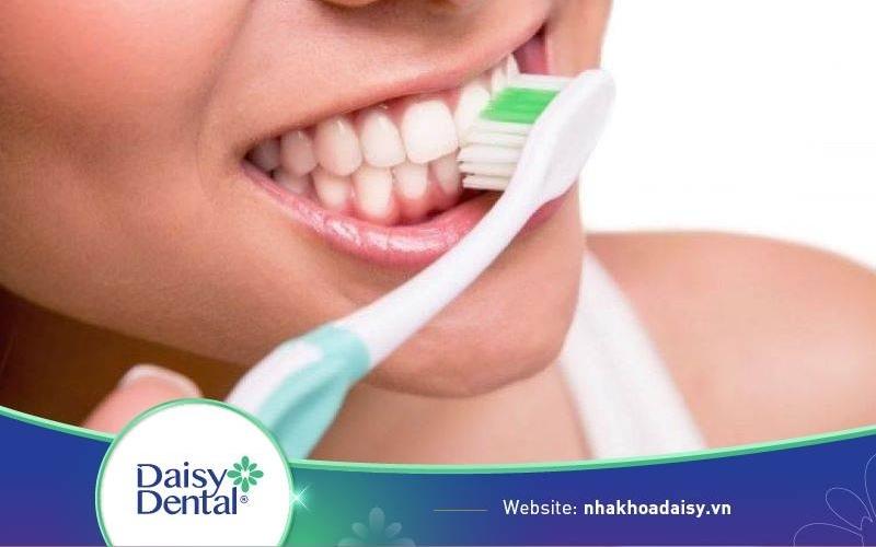 vệ sinh cầu răng sứ