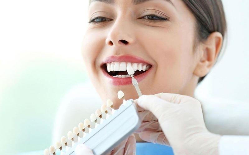 Nếu răng sứ đã sử dụng quá lâu, bác sĩ sẽ thay răng sứ mới cho bạn