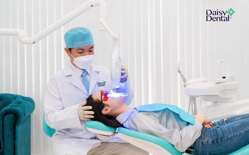 Tẩy trắng răng ố vàng hiệu quả tại DAISY DENTAL