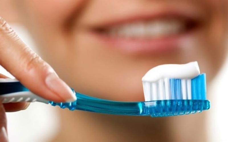 Khi bị áp xe răng, cần vệ sinh răng miệng kỹ lưỡng