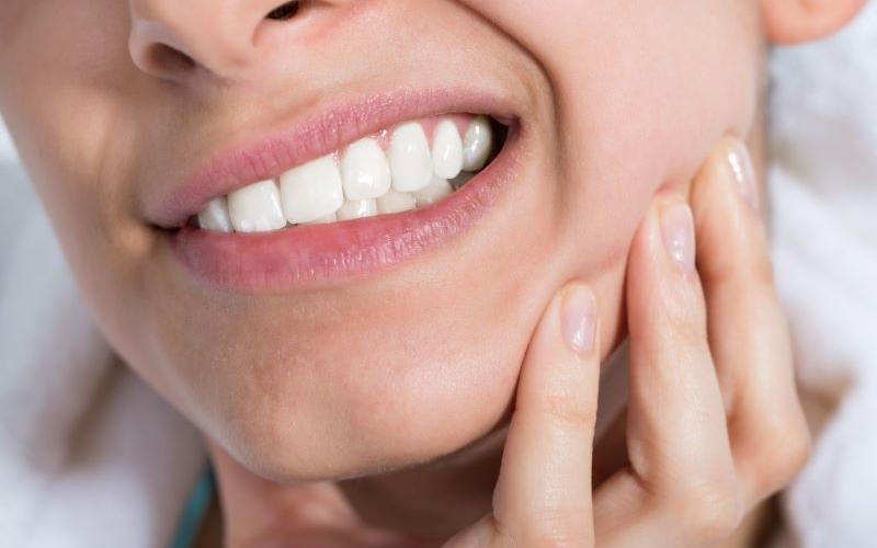 Phản ứng đau sau khi nhổ răng khôn là biểu hiện thường gặp