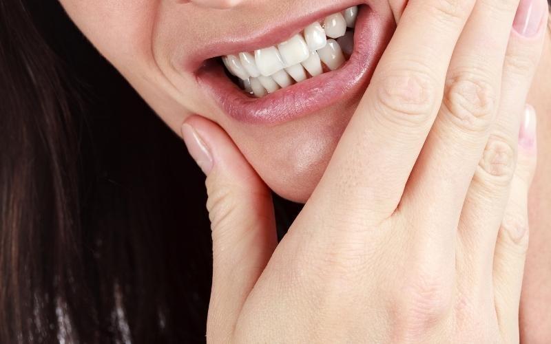 Mắc các bệnh lý về răng miệng sẽ làm kéo dài thời gian trồng răng Implant