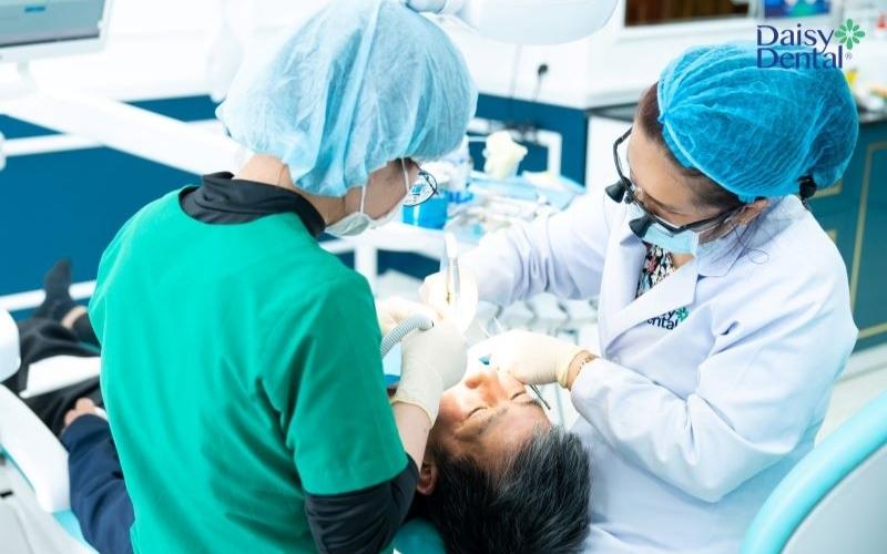 Nha khoa DAISY ứng dụng công nghệ tẩy trắng răng hiện đại
