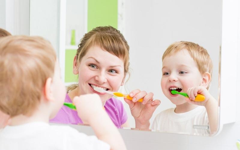 Tập cho trẻ thói quen đánh răng mỗi ngày