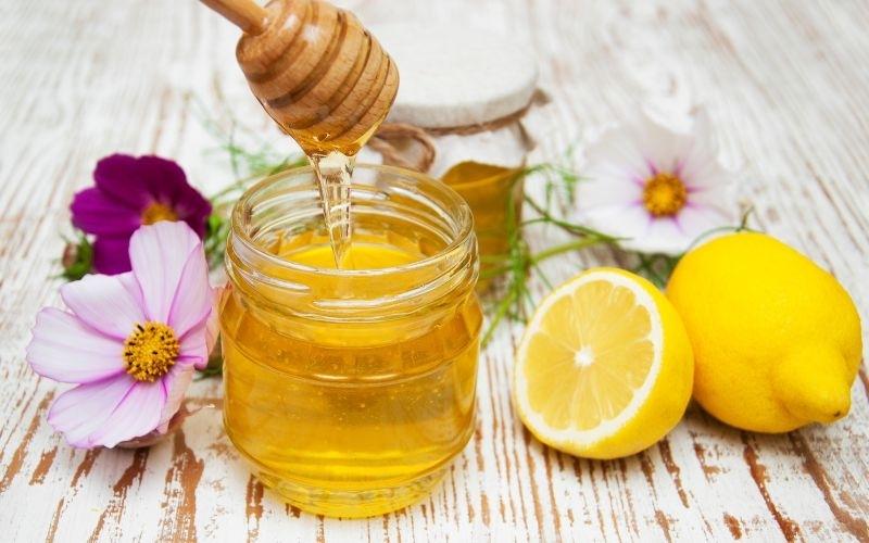 Chữa tụt lợi bằng mật ong và chanh hiệu quả