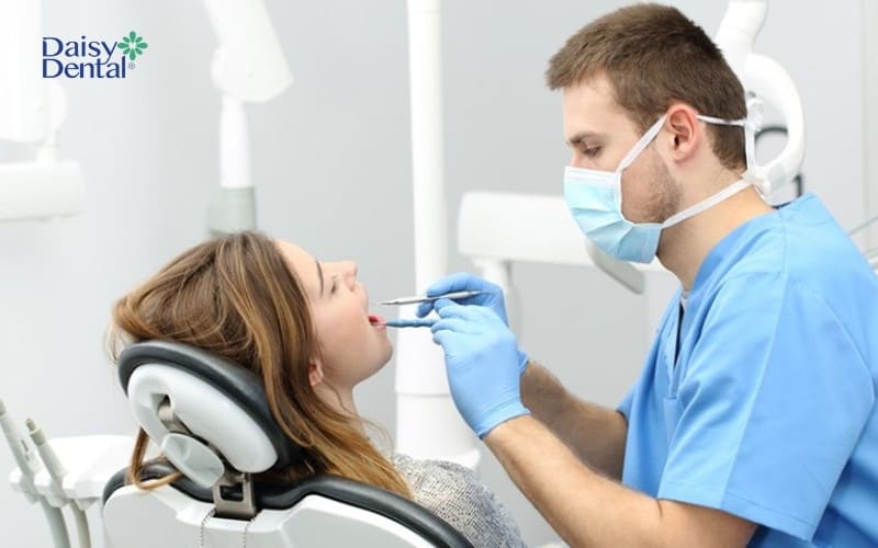 Cần đến ngay phòng khám gặp bác sĩ khi phát hiện răng Implant có dấu hiệu bị đào thải