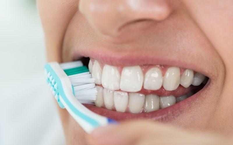 Đánh răng sai cách gây tụt lợi