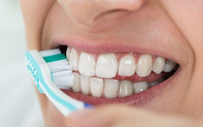 Nên đánh răng sau 3 tiếng kể từ khi tẩy trắng răng