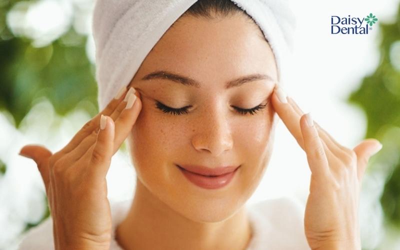 Có thể massage mặt để cải thiện tình trạng mặt bị lệch