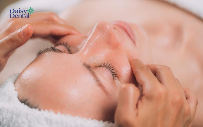Massage cải thiện tình trạng lệch mặt
