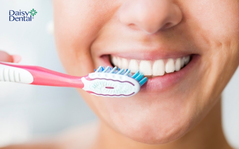 Bạn chỉ nên đánh răng với muối khoảng 1 - 2 lần/tuần