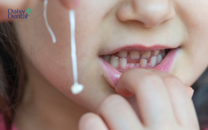 Răng sữa sẽ được thay thế bằng răng vĩnh viễn khi bé trong độ tuổi từ 6 - 12