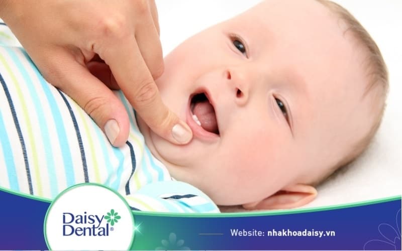 Trẻ mọc răng sớm có phải thừa canxi