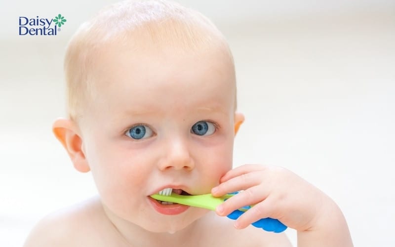 Hướng dẫn con vệ sinh răng miệng từ bé để ngăn ngừa tình trạng viêm lợi