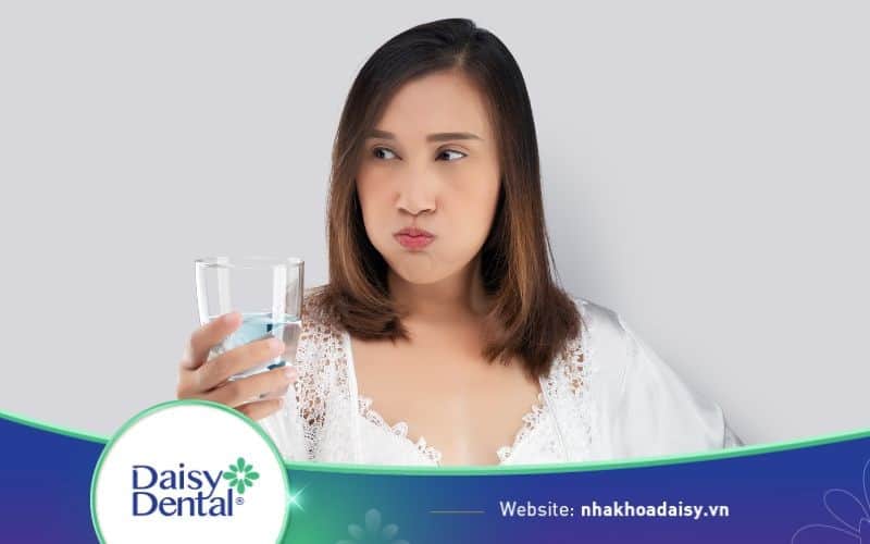 trị hôi miệng bằng nước muối