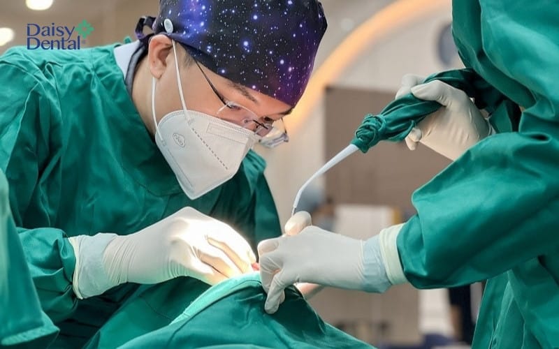 Đội ngũ chuyên gia cấy ghép Implant giàu kinh nghiệm tại Nha khoa DAISY
