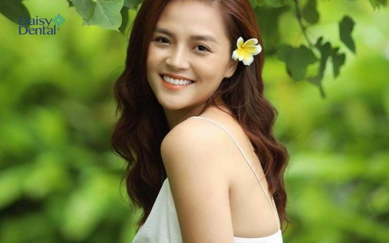 Hình ảnh nụ cười đẹp, thần thái của nữ diễn viên Việt