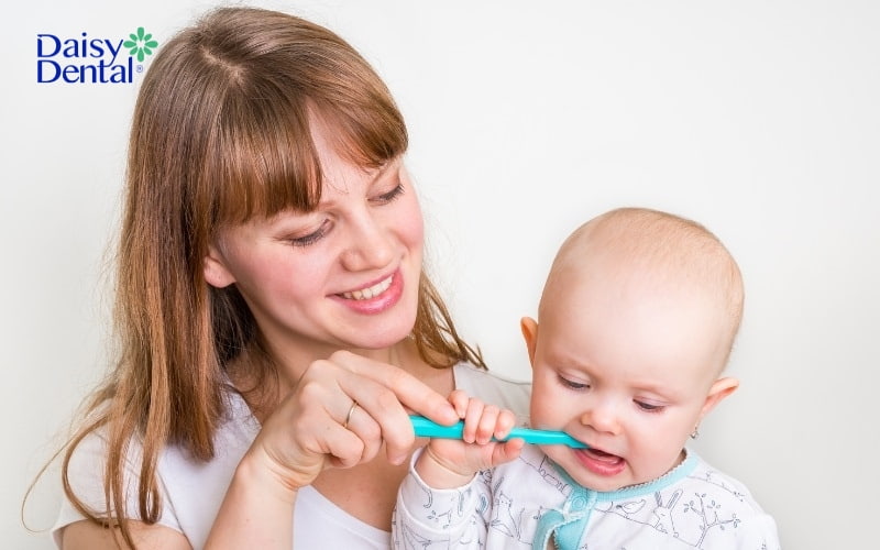 Vệ sinh răng miệng cho trẻ là cách điều trị viêm lợi tại nhà hiệu quả