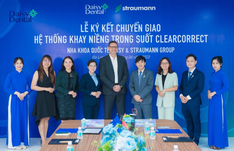 Nha khoa Quốc tế DAISY cùng Straumann Group chính thức ký kết chuyển giao dòng khay niềng trong suốt ClearCorrect