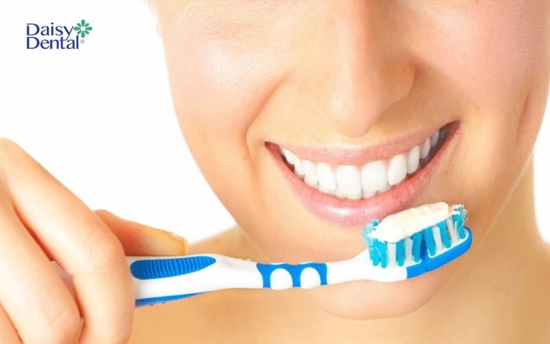 Bạn nên đánh răng đúng cách để loại bỏ vi khuẩn gây bệnh