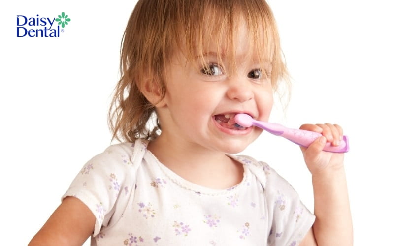 Vệ sinh răng miệng không hiệu quả là nguyên nhân chính khiến trẻ bị sâu răng