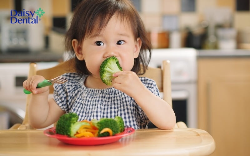 Xây dựng chế độ ăn uống khoa học để bé được cung cấp đủ dưỡng chất