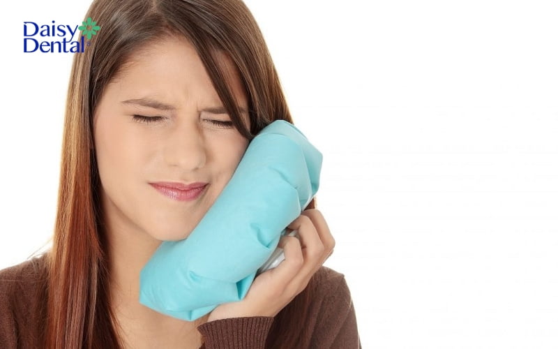 Chườm đá là một trong những cách làm giảm đau hiệu quả