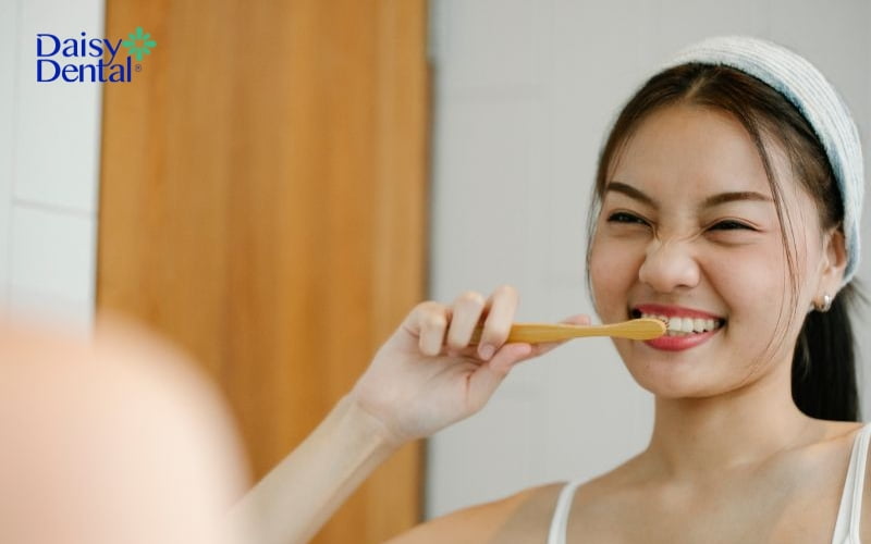 Đánh răng đúng cách giúp bạn loại bỏ vi khuẩn trên răng hiệu quả