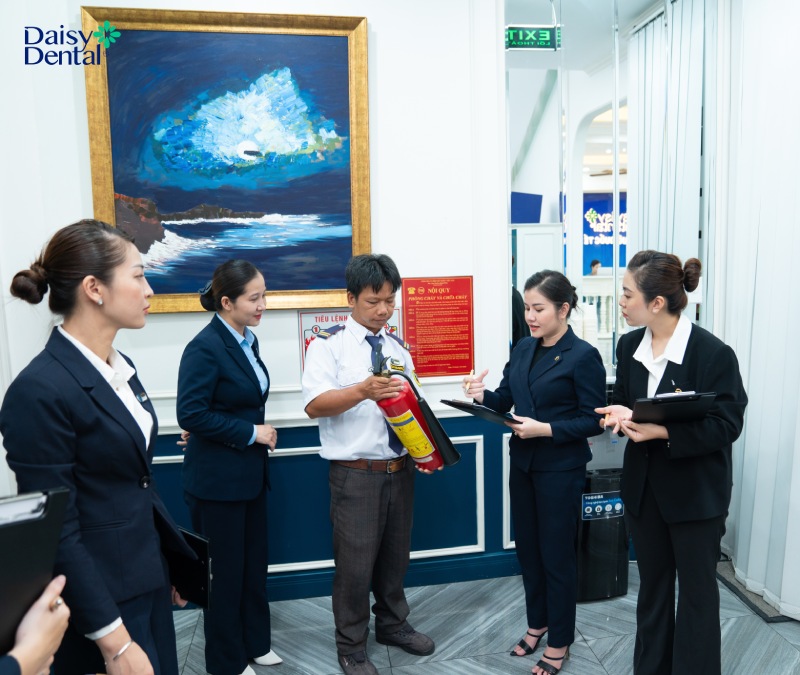 Ban Kiểm Soát Tập Đoàn phối hợp với Ban Pháp Lý rà soát, kiểm tra công tác phòng cháy chữa cháy tại DAISY DENTAL