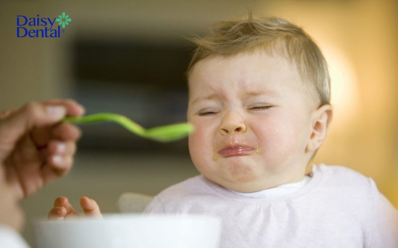 Tình trạng trẻ mọc răng biếng ăn xảy ra rất phổ biến