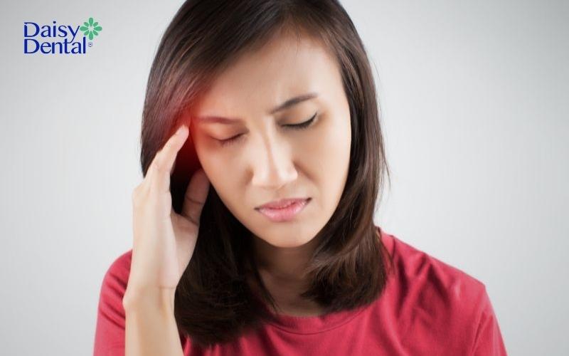 Nếu không điều trị sớm, người bệnh có thể bị đau nhức răng kèm theo đau đầu hoặc nửa đầu