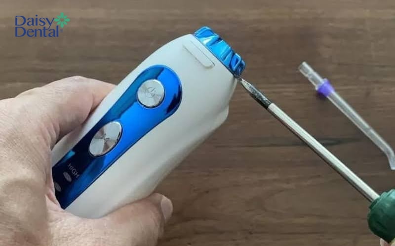 Bạn có thể tháo thiết bị để kiểm tra bên trong