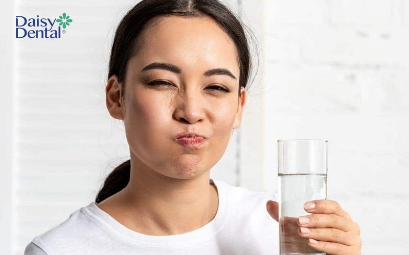 Đau răng khôn có thể cải thiện nhờ nước muối
