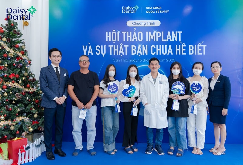 Sáng ngày 16/12/2023, Nha khoa Quốc tế DAISY đã tổ chức "Hội thảo Implant: Cơ Hội Cấy Ghép Răng Giá Tốt Nhất Năm Cùng Chuyên Gia” tại Số 164 Lý Tự Trọng, Phường An Cư, Q. Ninh Kiều, TP. Cần Thơ