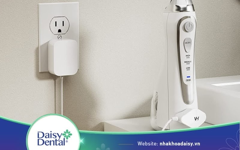 Máy tăm nước sạc không vào điện
