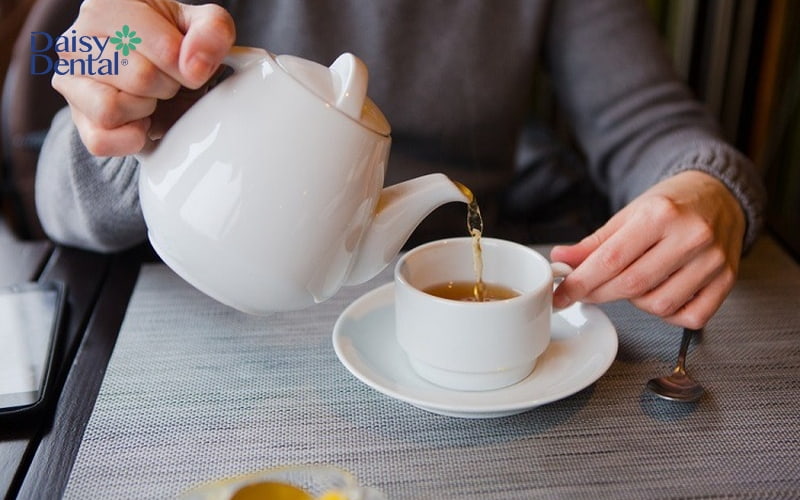 Uống trà là thói quen tốt nhưng có thể khiến răng bị xỉn màu